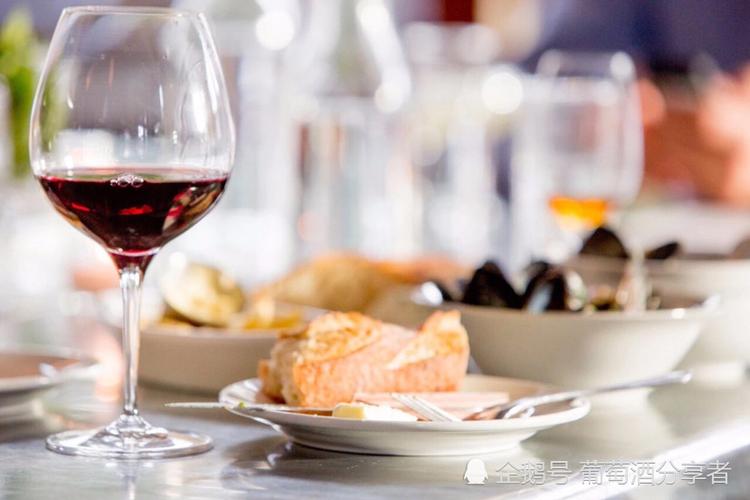 以及同樣食材不同的加工方法所造成的菜肴口味變化,為葡萄酒配餐平添