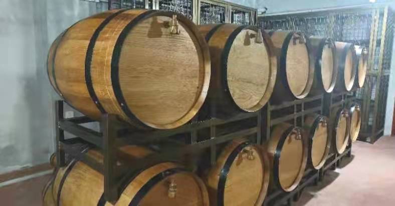 穿越大漠戈壁,&ldquo;良心企業(yè)&rdquo;在德鄉(xiāng)儀隴釀出新疆葡萄美酒